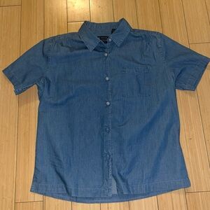 Dockers Women’s Short Sleeve Denim Shirt  Chambray Size Medium